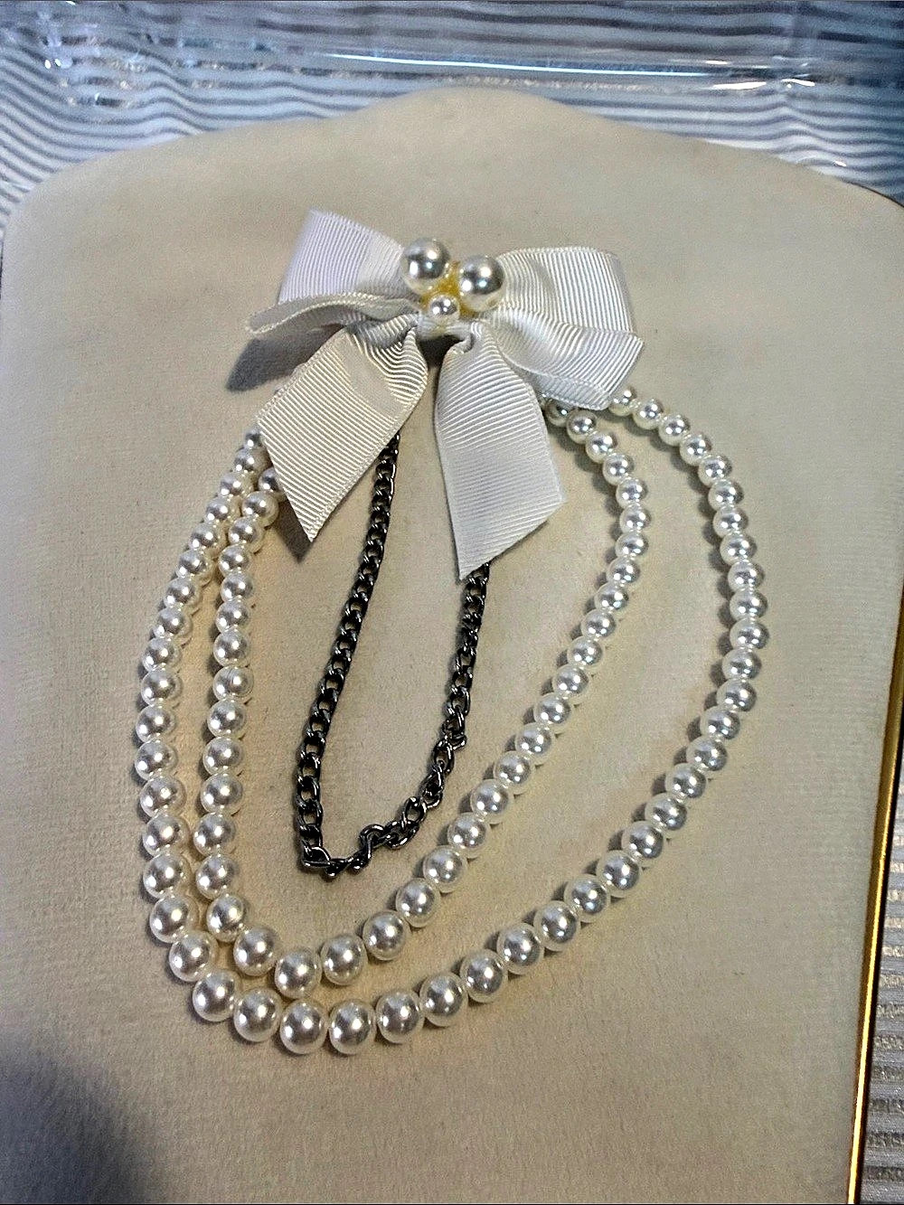 Pearl Bow Layered Broach
